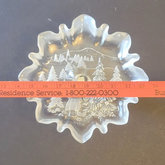 MIKASA CHRISTMAS STORY FOOTED BON BON PLATE NIB 9-3/4" - Picture 4 of 9